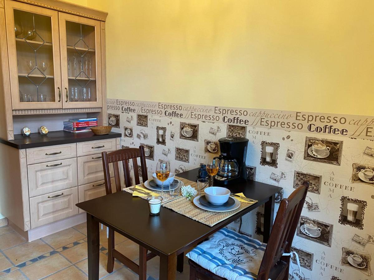 Exklusive Ferienwohnungen Im Gutshaus Viezen Bernitt 외부 사진